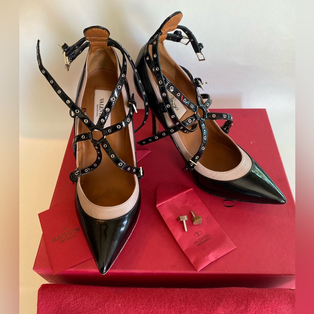 Valentino Garavani Black Patent Leather Studded Strappy Pointed-Toe Heels - Picture 8 of 16